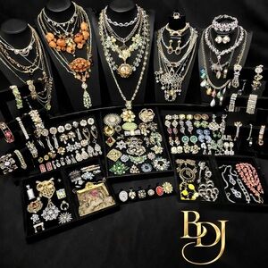 ⚜️ 1 LB Luxe Jewelry Lot – High-End, Statement, Glam & Gold-Tone Treasures ⚜️